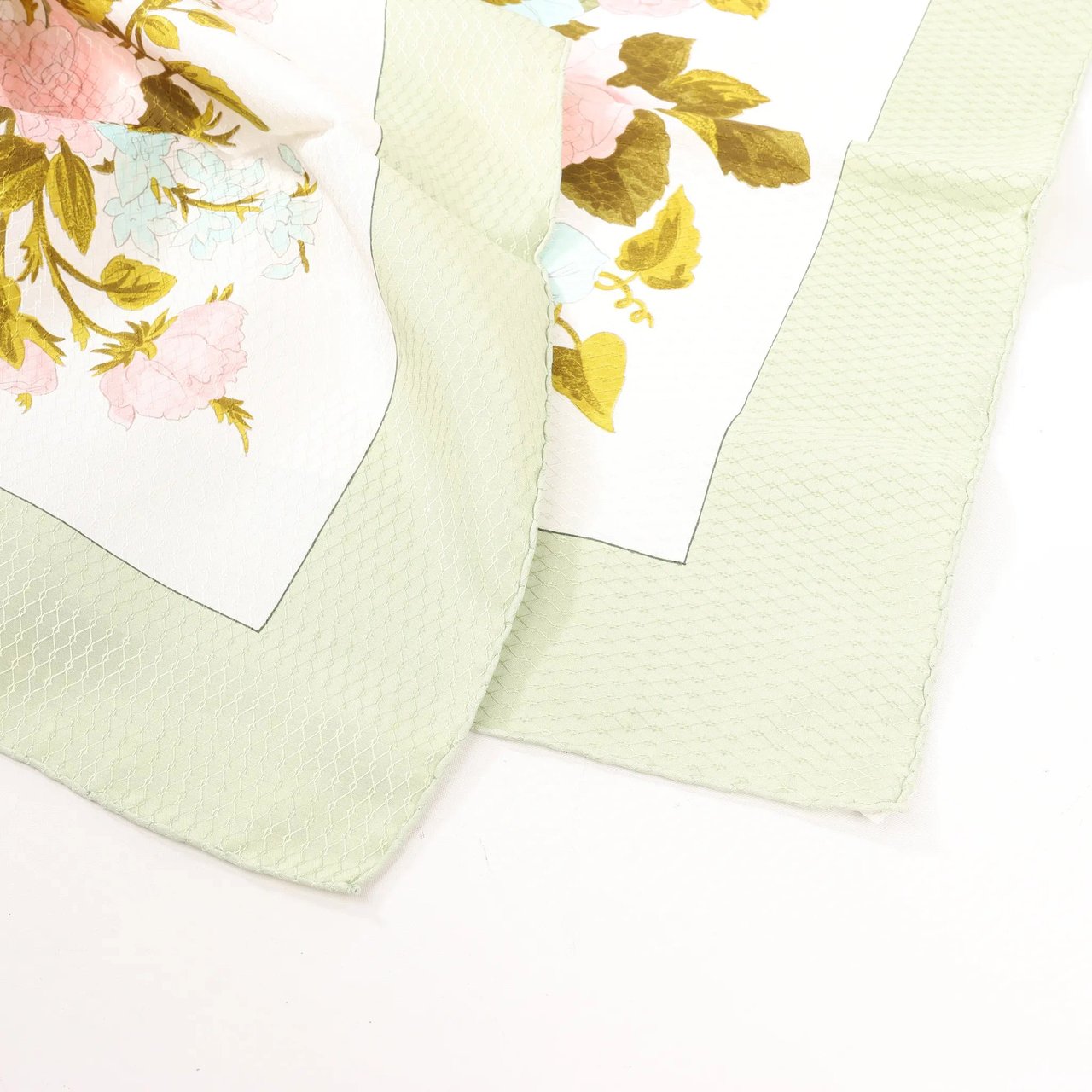 Hermès Hermès Carré 90 "ROMANTIQUE" Silk handkerchief in Green Divers