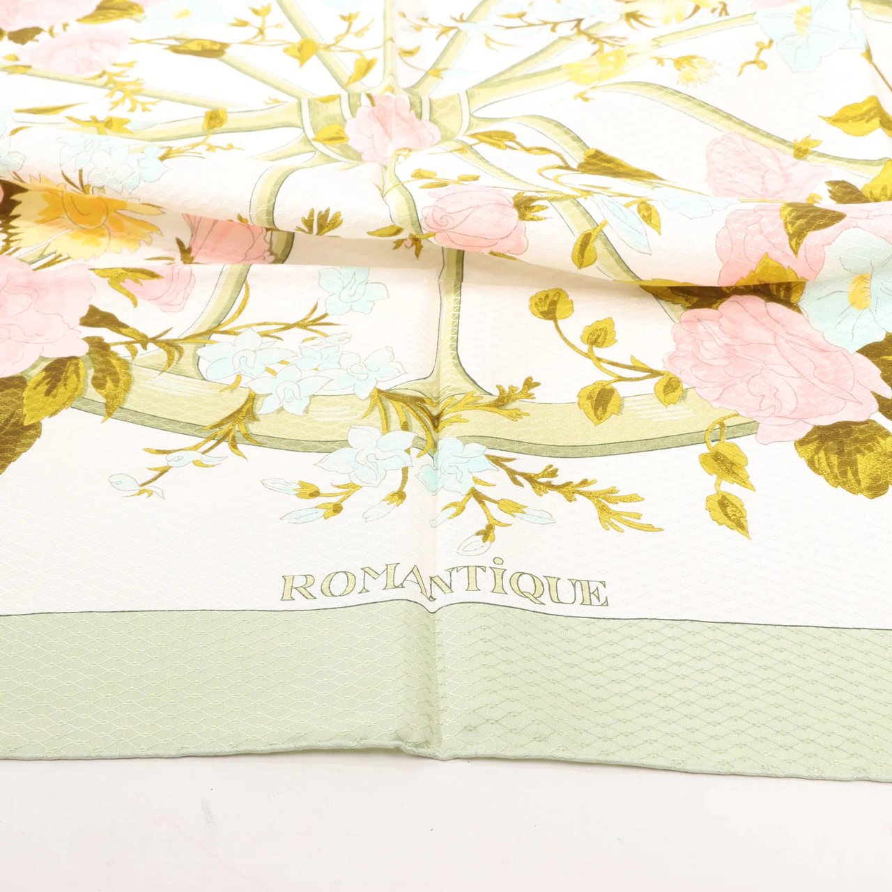 Hermès Hermès Carré 90 "ROMANTIQUE" Silk handkerchief in Green Divers