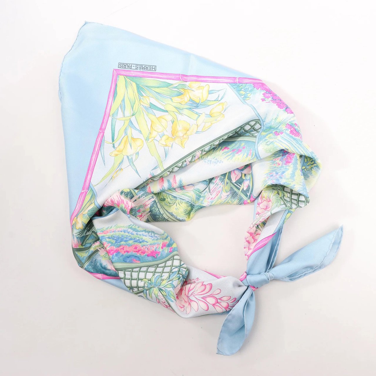 Hermès Hermès Carré 90 "GIVERny" Silk handkerchief in Light Blue Blauw