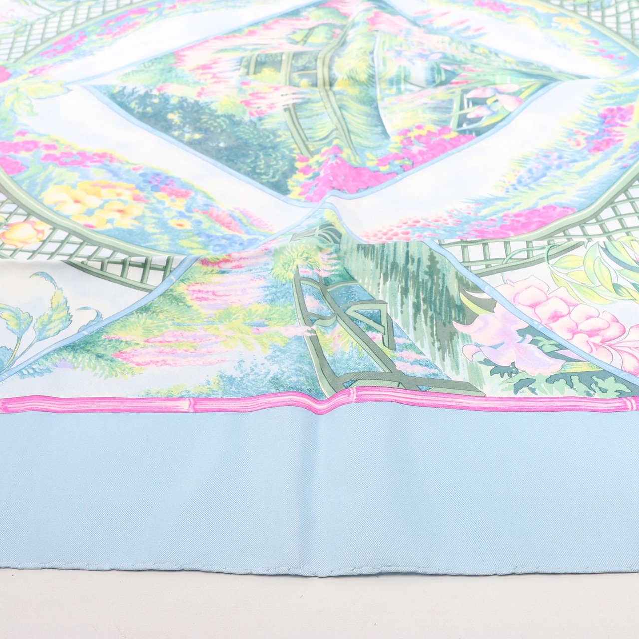 Hermès Hermès Carré 90 "GIVERny" Silk handkerchief in Light Blue Blauw