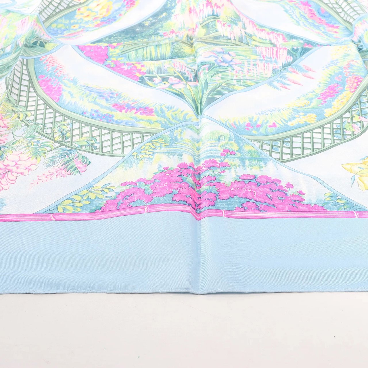 Hermès Hermès Carré 90 "GIVERny" Silk handkerchief in Light Blue Blauw