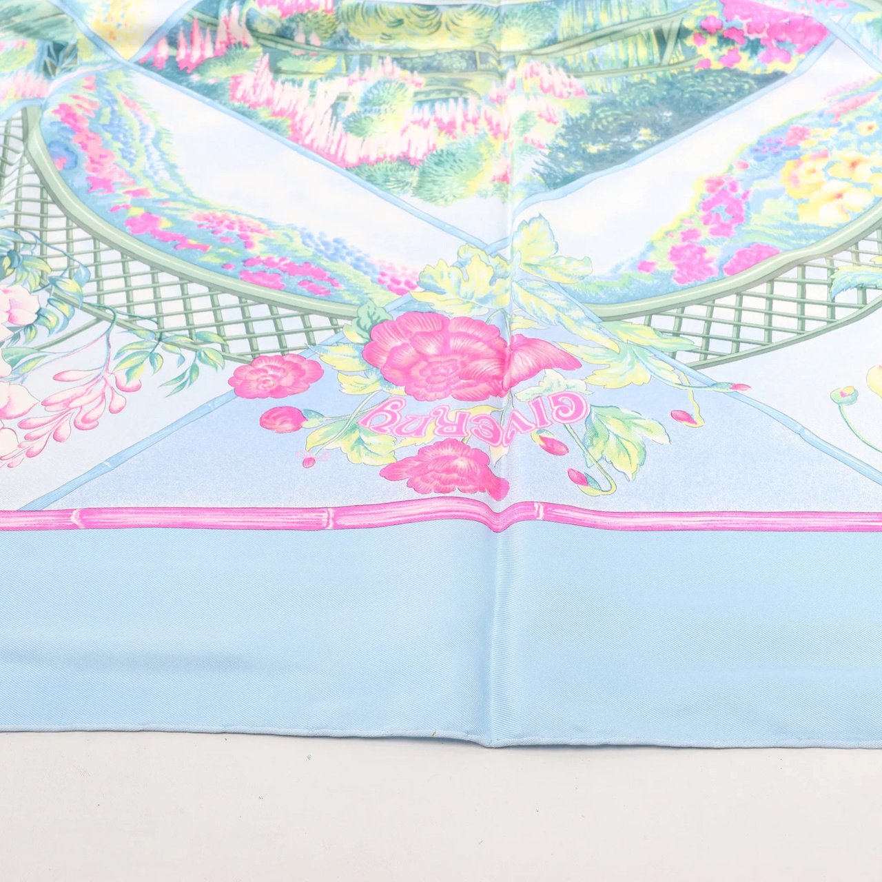 Hermès Hermès Carré 90 "GIVERny" Silk handkerchief in Light Blue Blauw