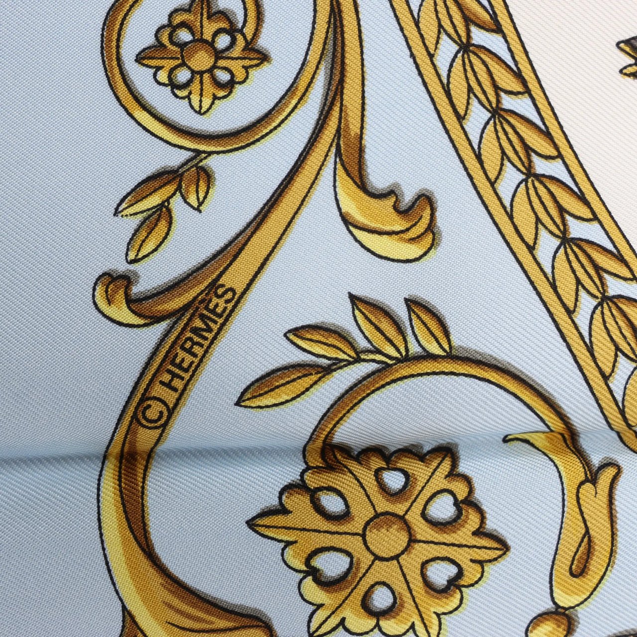 Hermès Hermès Carré 90 "LA PROMENADE DE LONGCHAMPS" Silk handkerchief in Blue Blauw