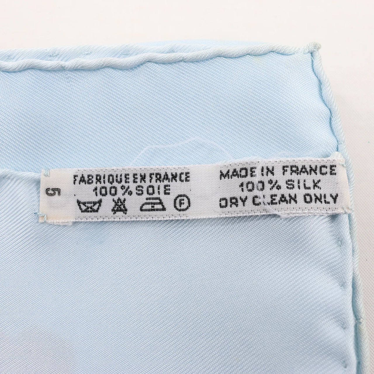 Hermès Hermès Carré 90 "LA PROMENADE DE LONGCHAMPS" Silk handkerchief in Blue Blauw