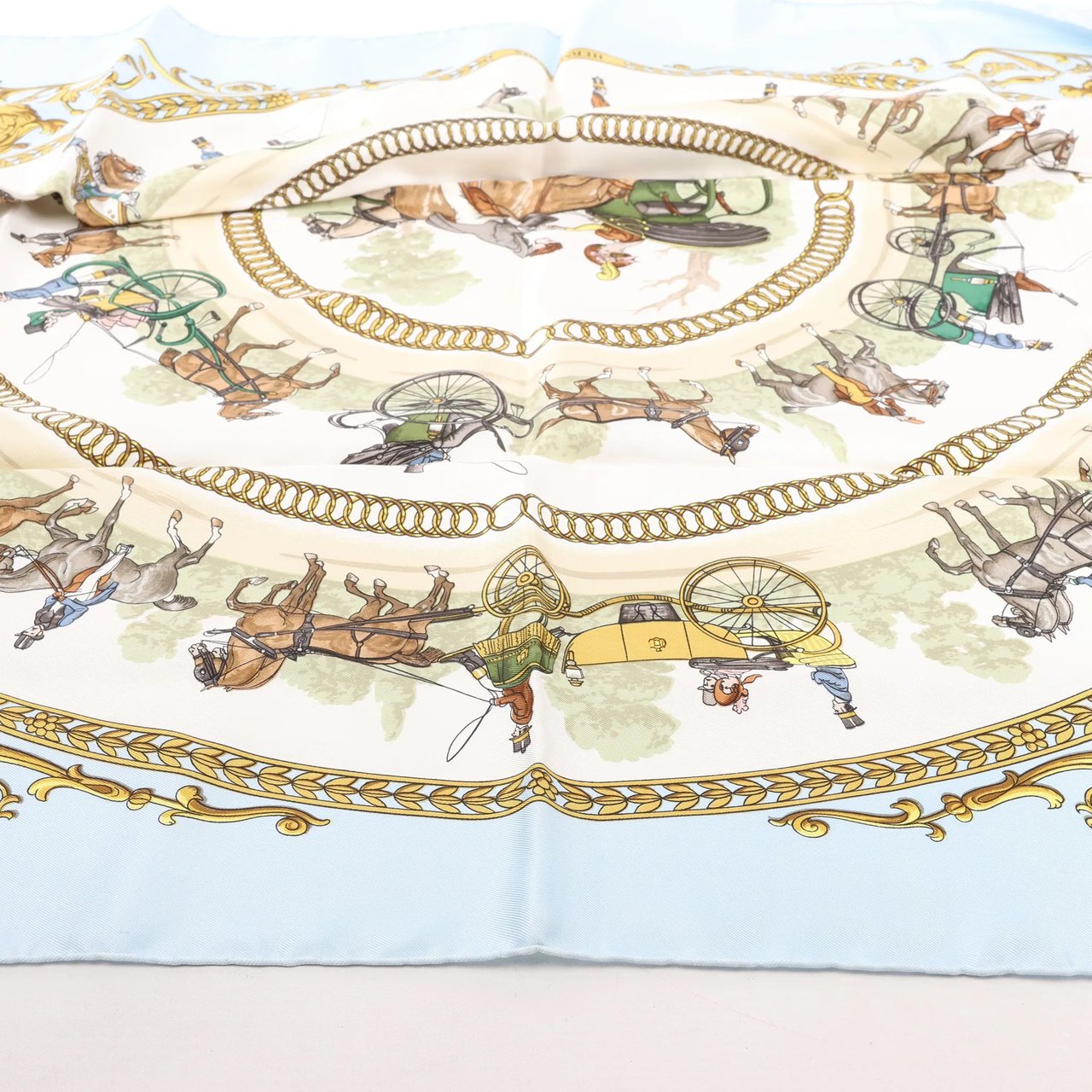 Hermès Hermès Carré 90 "LA PROMENADE DE LONGCHAMPS" Silk handkerchief in Blue Blauw