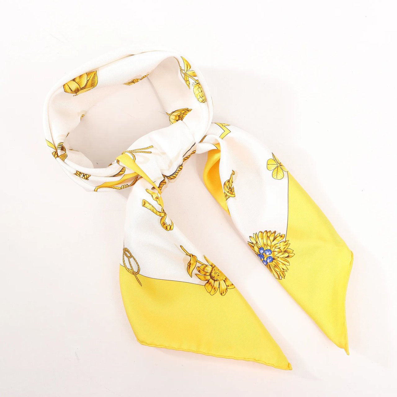 Hermès Hermès Carré 90 "Clips" Silk handkerchief in Yellow Geel