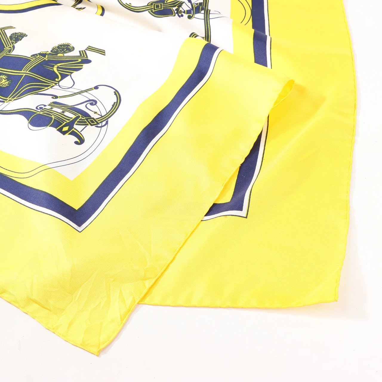 Hermès Hermès Carré 90 "ATTELAGE EN ARBALETE" Silk handkerchief in Yellow Geel