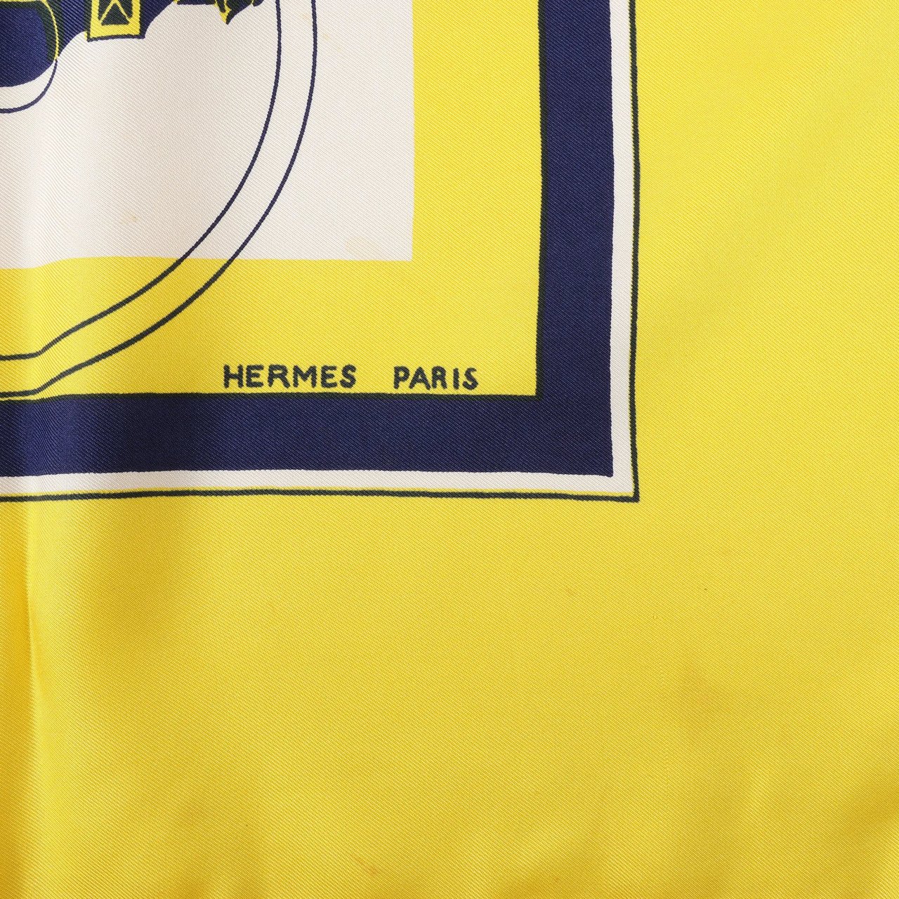 Hermès Hermès Carré 90 "ATTELAGE EN ARBALETE" Silk handkerchief in Yellow Geel