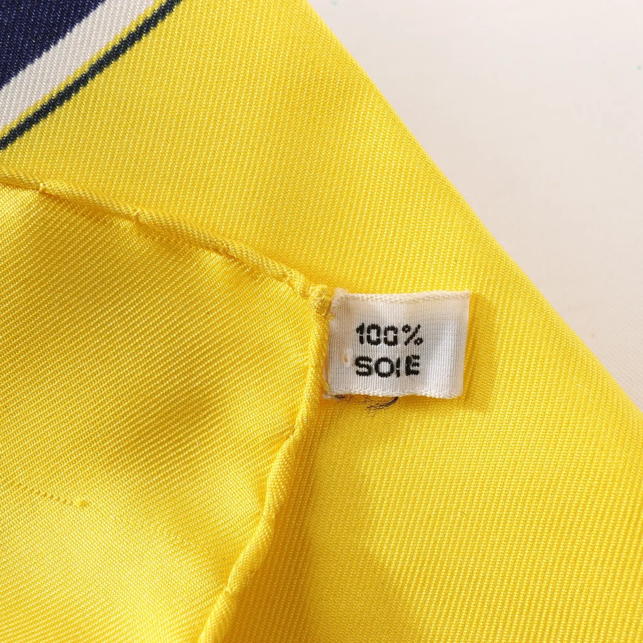 Hermès Hermès Carré 90 "ATTELAGE EN ARBALETE" Silk handkerchief in Yellow Geel