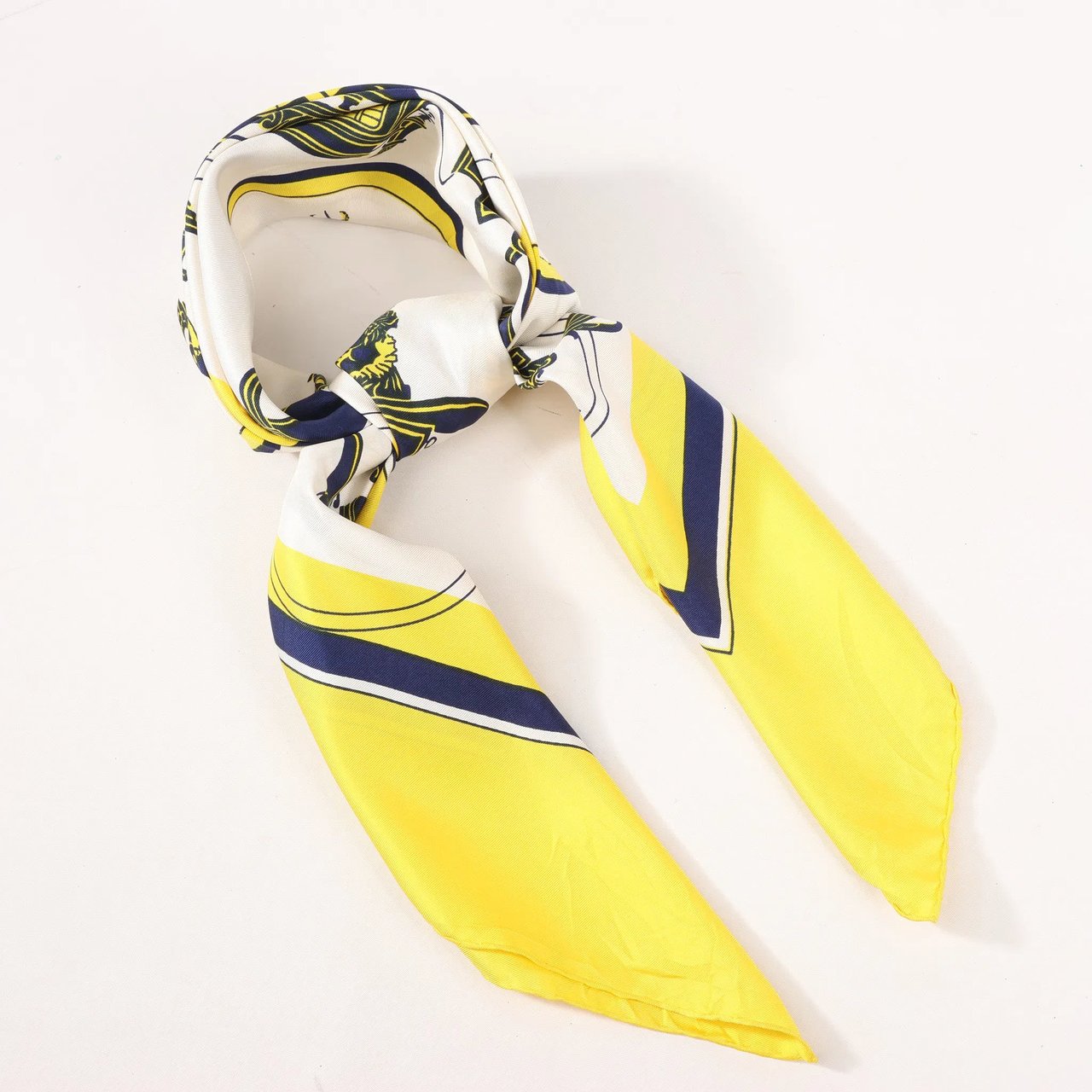 Hermès Hermès Carré 90 "ATTELAGE EN ARBALETE" Silk handkerchief in Yellow Geel