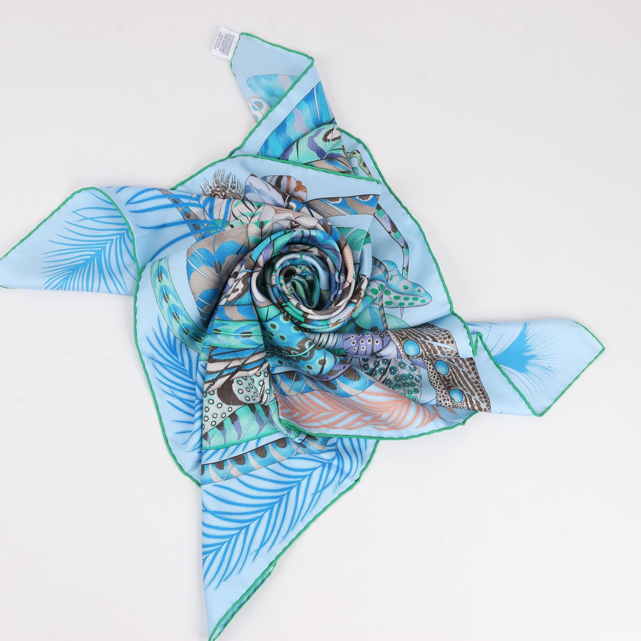 Hermès Hermès Carré 90 "PLUMES EN FETE" 100% Silk Scarf in Blue Blauw