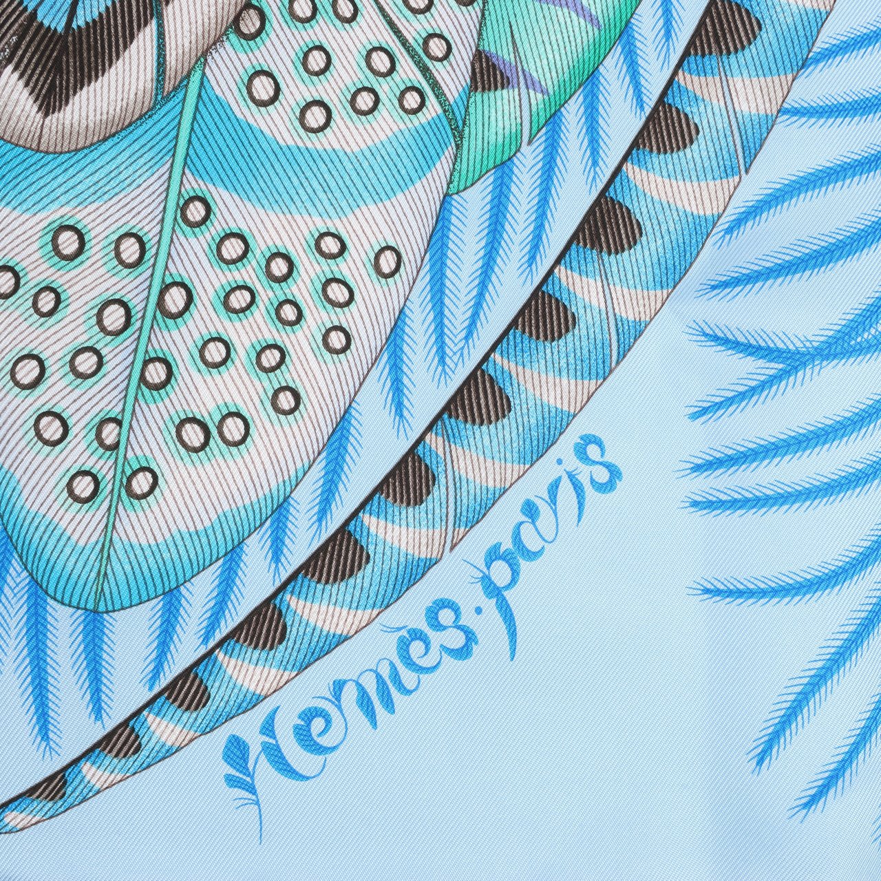 Hermès Hermès Carré 90 "PLUMES EN FETE" 100% Silk Scarf in Blue Blauw