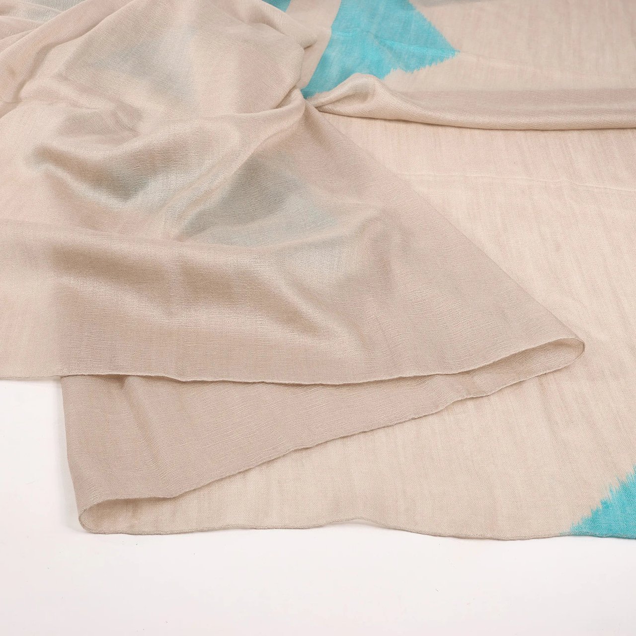 Hermès Hermès Carré Géant "Calégé amplume HIKAT" Cashmere & Silk handkerchief in Beige x Green Beige