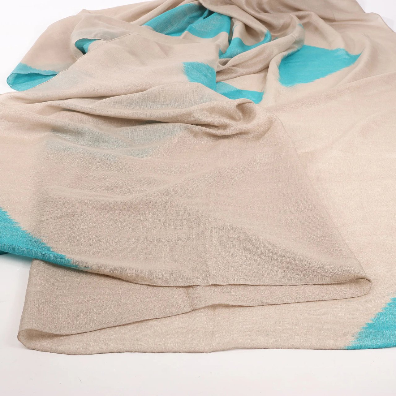 Hermès Hermès Carré Géant "Calégé amplume HIKAT" Cashmere & Silk handkerchief in Beige x Green Beige