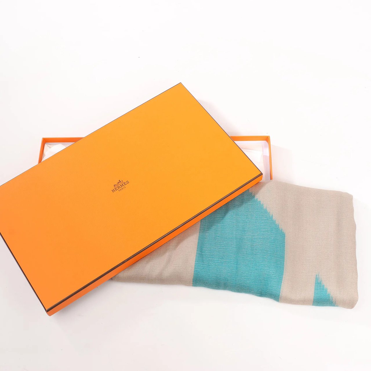 Hermès Hermès Carré Géant "Calégé amplume HIKAT" Cashmere & Silk handkerchief in Beige x Green Beige