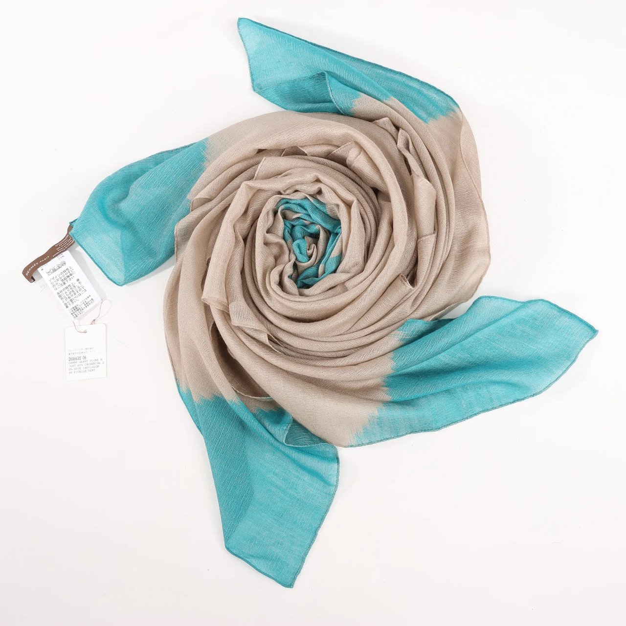 Hermès Hermès Carré Géant "Calégé amplume HIKAT" Cashmere & Silk handkerchief in Beige x Green Beige