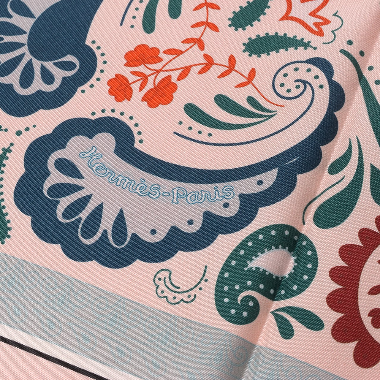 Hermès Hermès Double Face 90 "Cheetah Bandana" 100% Silk Scarf in Pink x Orange Roze