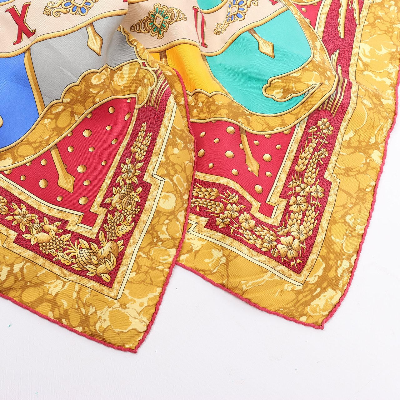 Hermès Hermès Carré 90 "CARPE DIEM" 100% Silk Scarf in Red Rood