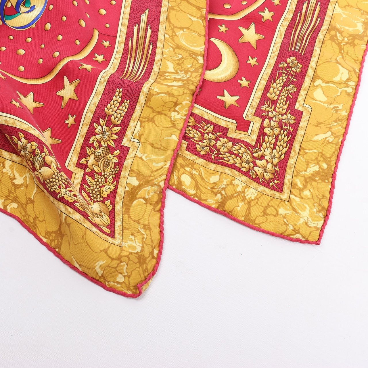 Hermès Hermès Carré 90 "CARPE DIEM" 100% Silk Scarf in Red Rood