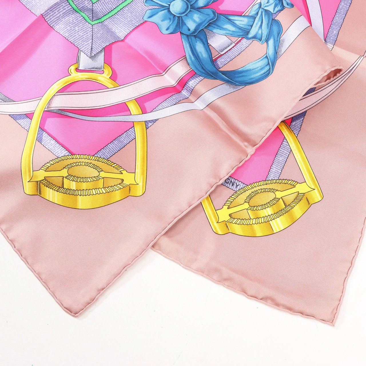 Hermès Hermès Carré 90 "GRAND MANEGE" Silk handkerchief in Pink x Green Roze