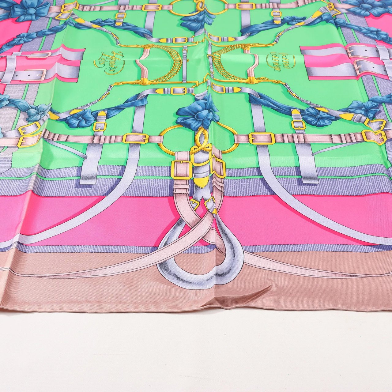 Hermès Hermès Carré 90 "GRAND MANEGE" Silk handkerchief in Pink x Green Roze