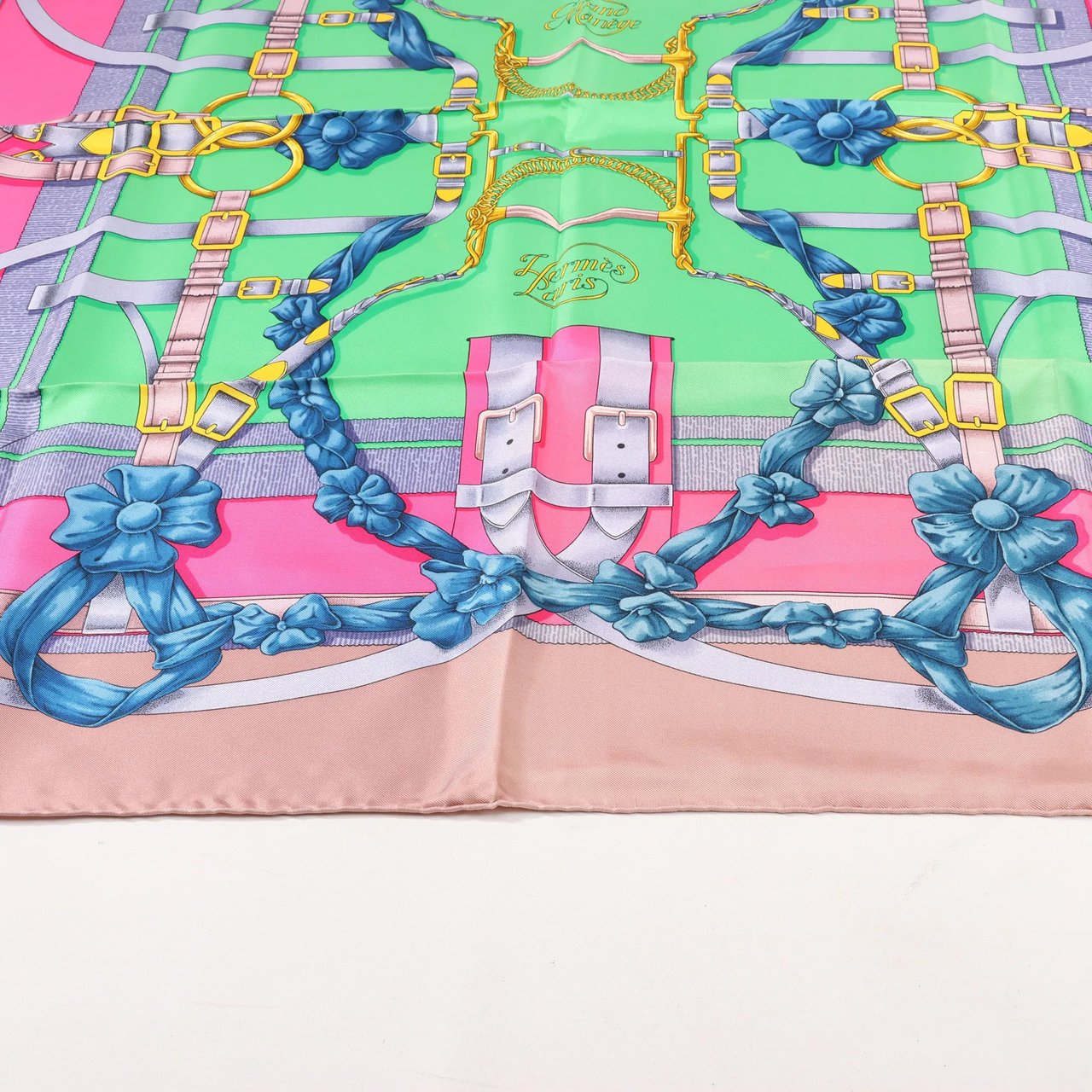 Hermès Hermès Carré 90 "GRAND MANEGE" Silk handkerchief in Pink x Green Roze