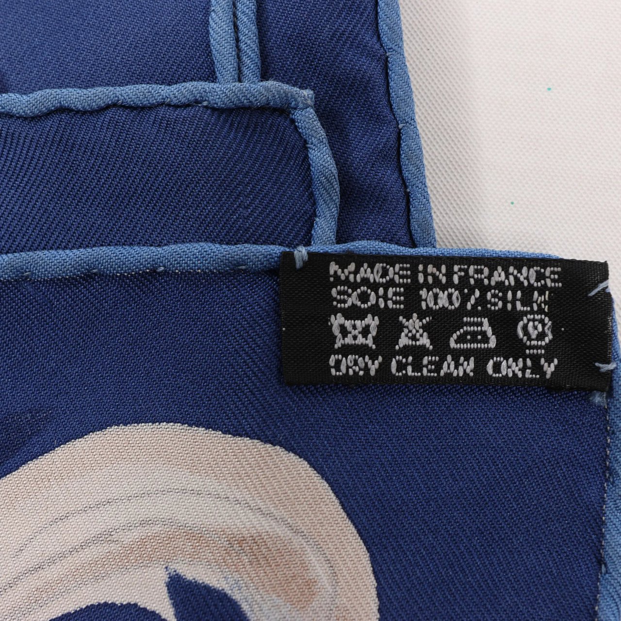 Hermès Hermès Carré 90 "ECOLE PORTUGAISE D'ART EQUESTRE" Silk handkerchief in Navy Blue Navy