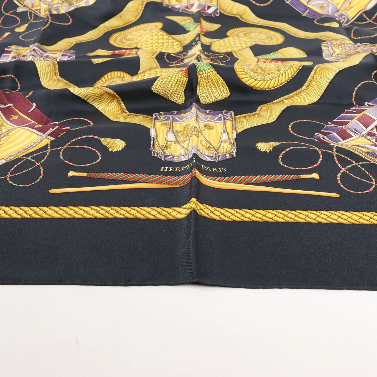 Hermès Hermès Carré 90 "LES TAMBOURS" Silk handkerchief in Black Zwart