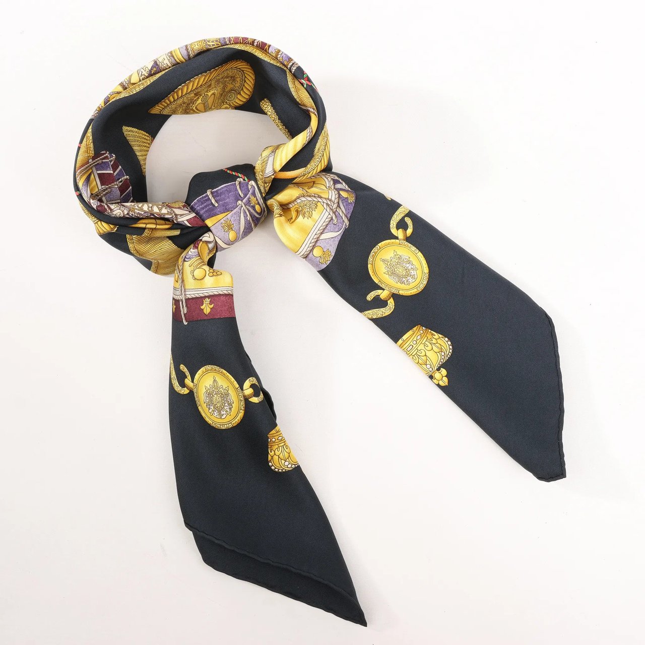 Hermès Hermès Carré 90 "LES TAMBOURS" Silk handkerchief in Black Zwart