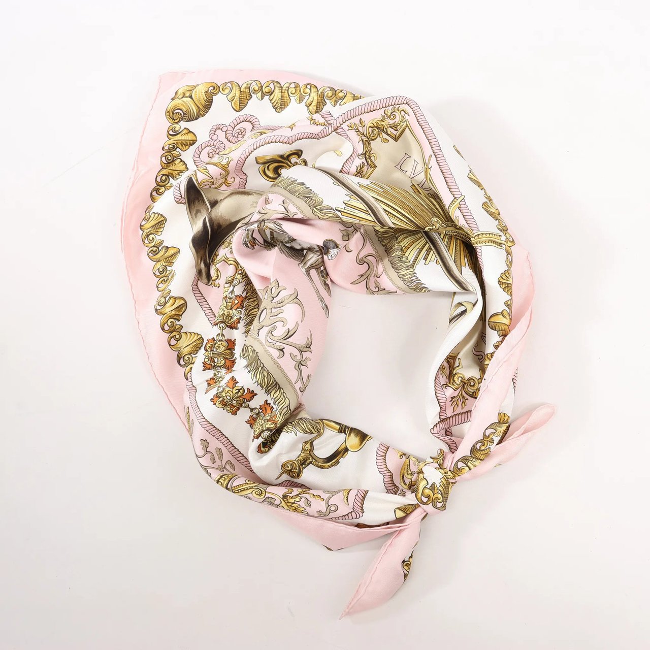 Hermès Hermès Carré 90 "LVDOVICVS MAGNVS" Silk handkerchief in Pink Roze