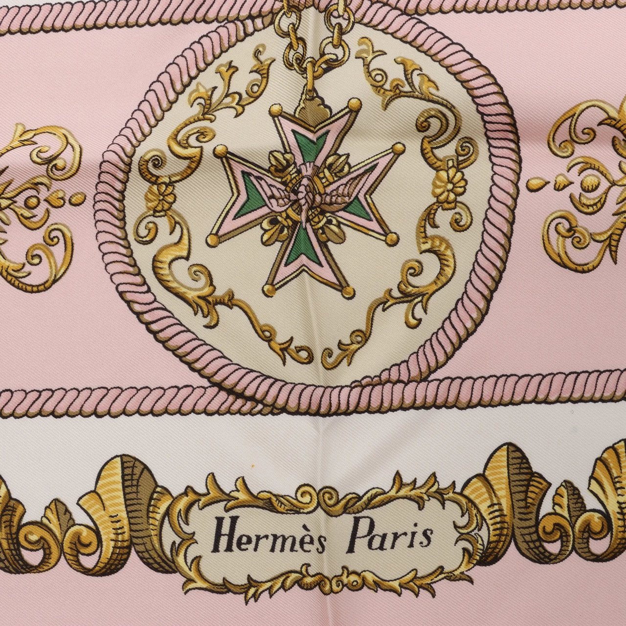 Hermès Hermès Carré 90 "LVDOVICVS MAGNVS" Silk handkerchief in Pink Roze