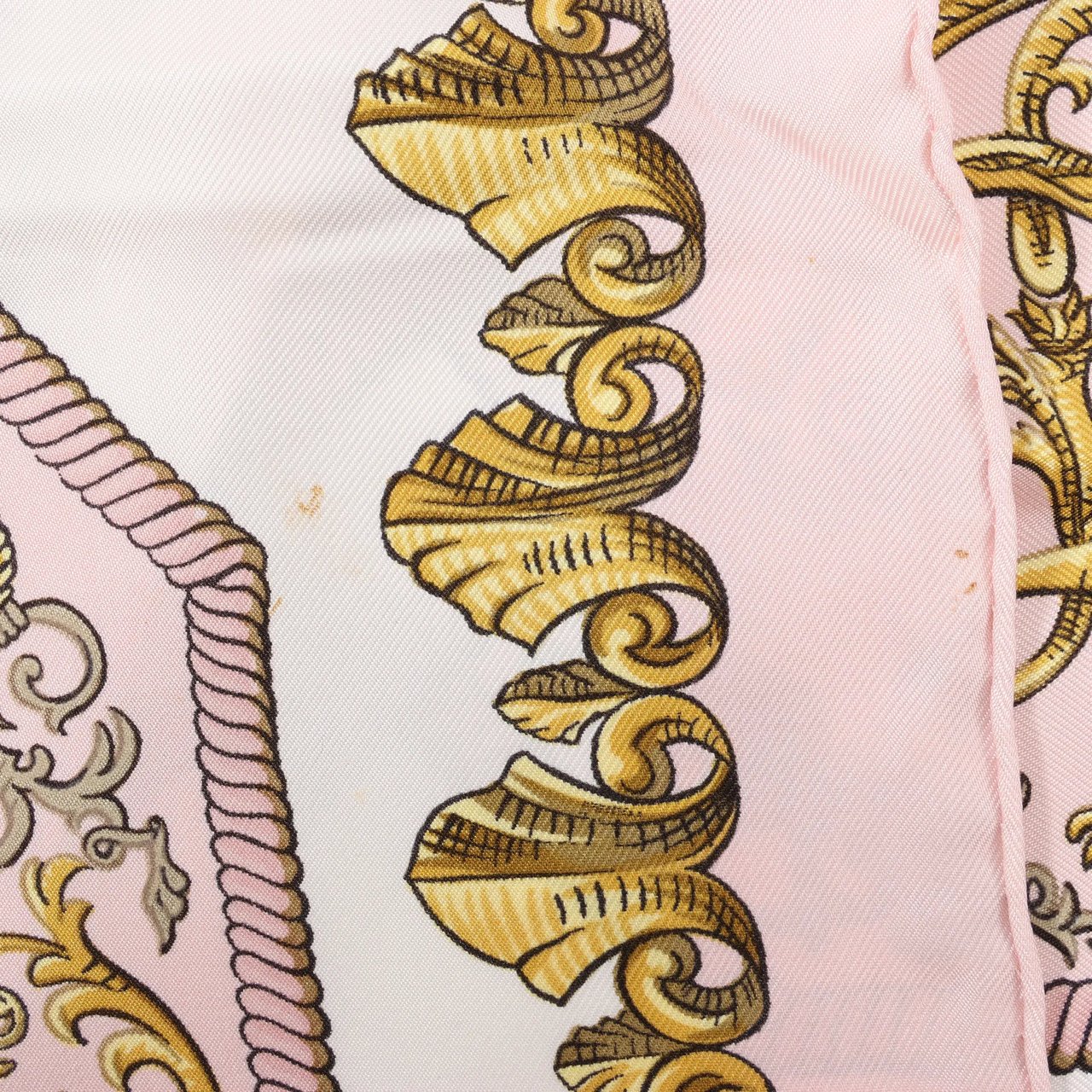 Hermès Hermès Carré 90 "LVDOVICVS MAGNVS" Silk handkerchief in Pink Roze