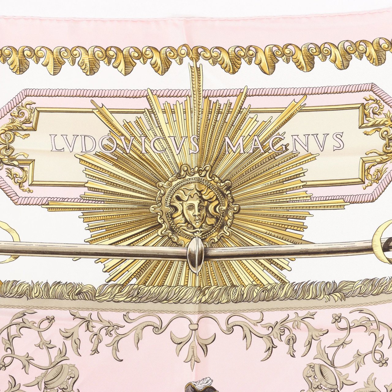 Hermès Hermès Carré 90 "LVDOVICVS MAGNVS" Silk handkerchief in Pink Roze