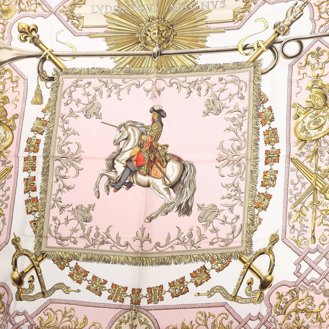 Hermès Hermès Carré 90 "LVDOVICVS MAGNVS" Silk handkerchief in Pink Roze