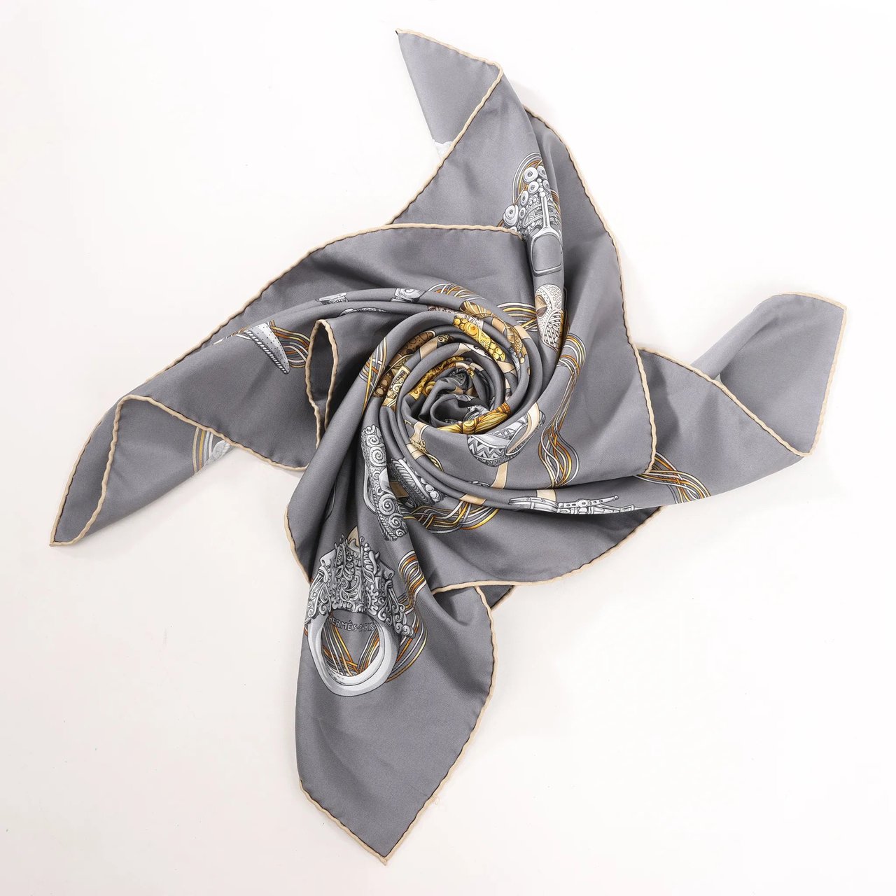 Hermès Hermès Carré 90 "ALLIANCES DU MONDE" Silk handkerchief in Gray Grijs