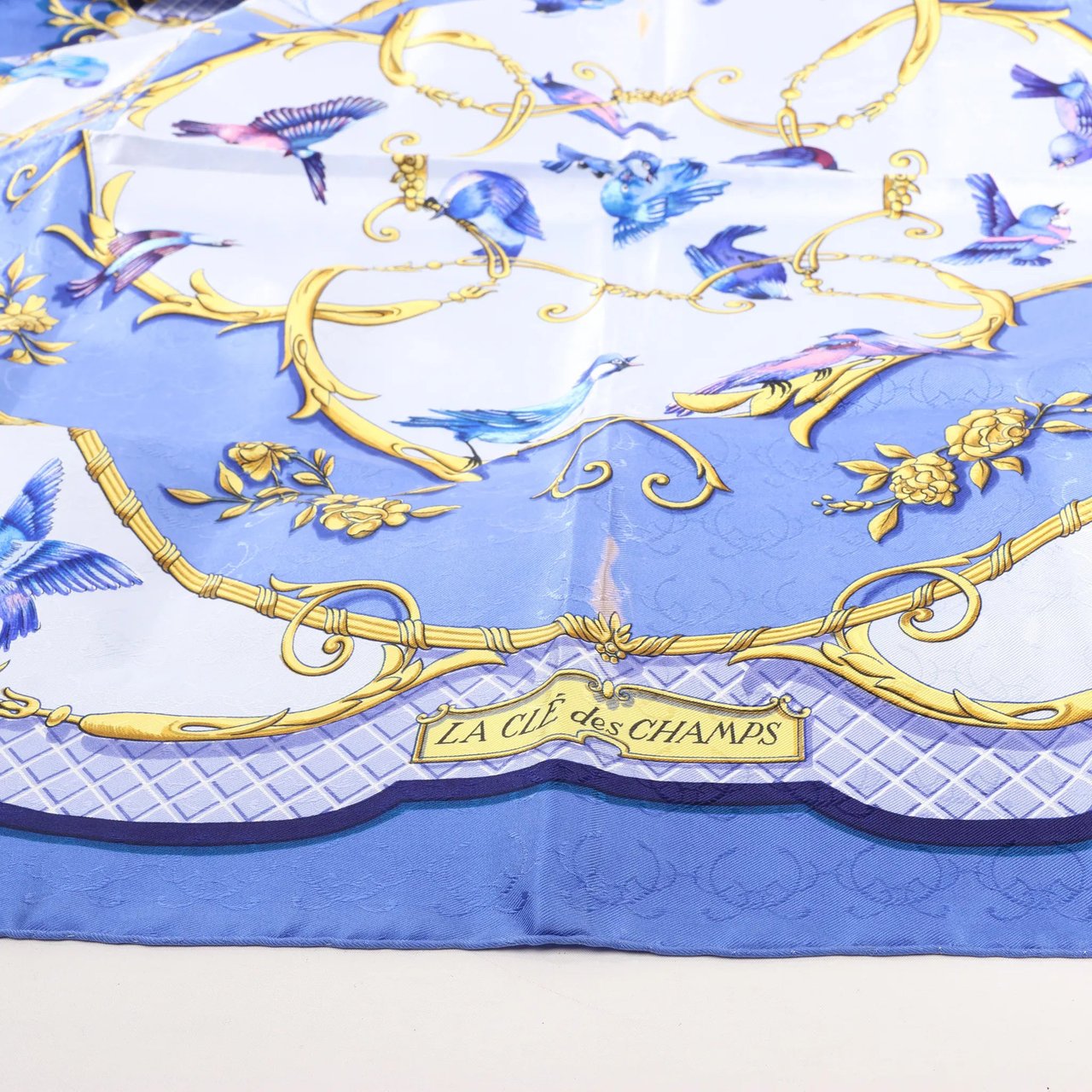 Hermès Hermès Carré 90 "LA CLE des CHAMPS" Silk handkerchief in Blue Blauw