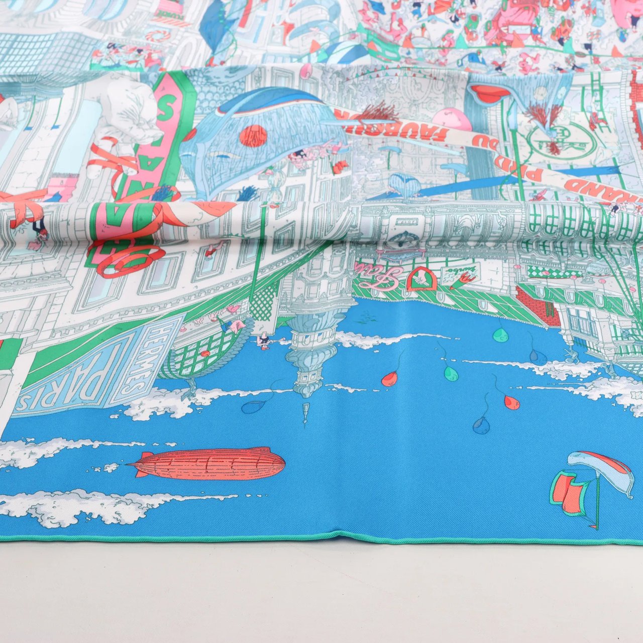 Hermès Hermès Carré 90 "Le Grand Prix du Faubourg" Silk handkerchief in Blue Blauw