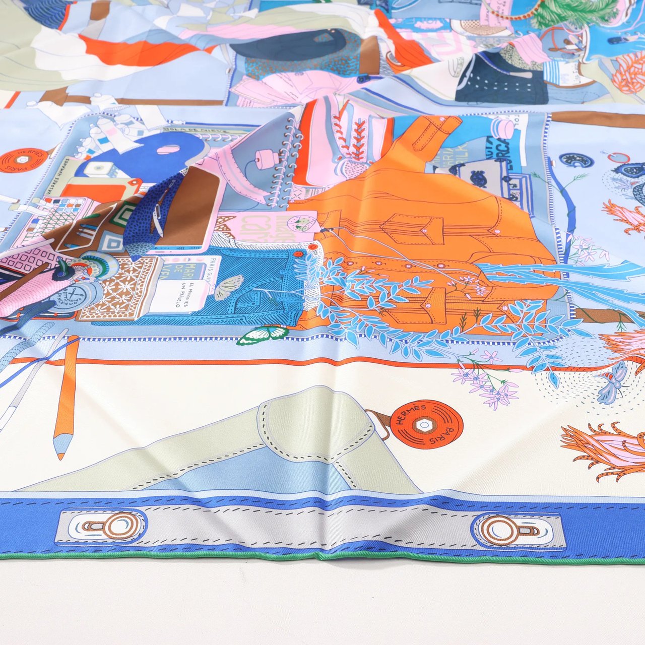 Hermès Hermès Carré 90 "BAGAGE A MAIN" Silk handkerchief in Blue Blauw