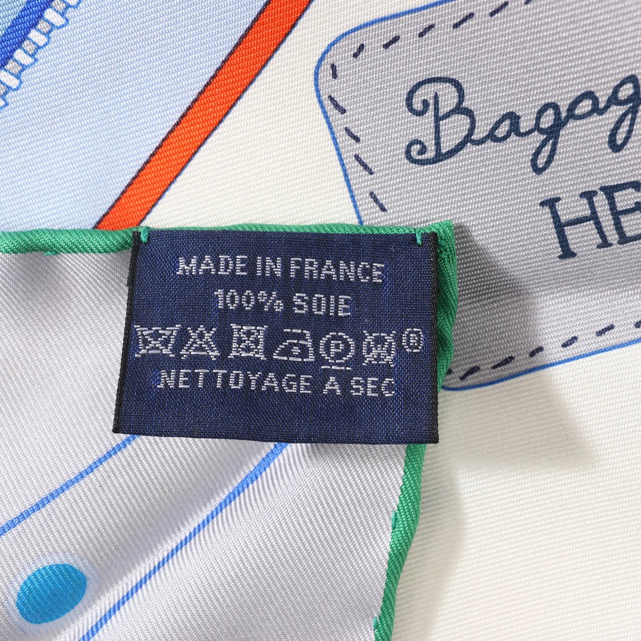 Hermès Hermès Carré 90 "BAGAGE A MAIN" Silk handkerchief in Blue Blauw