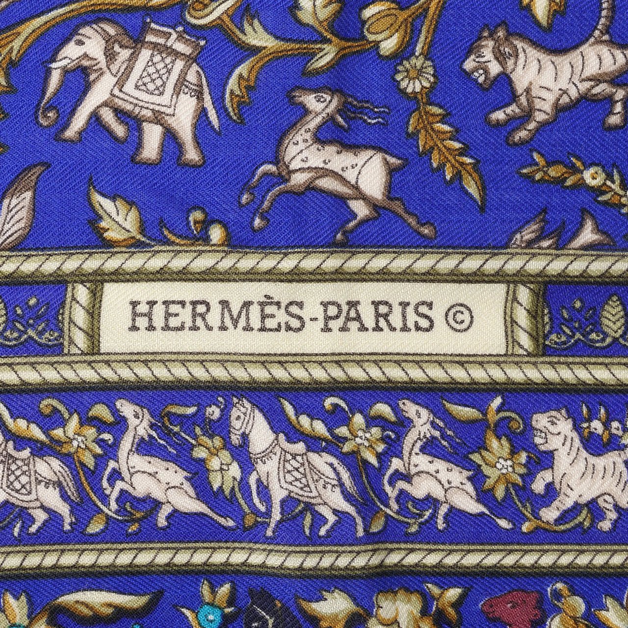 Hermès Hermès Carré Géant "CHASSE EN INDE" Cashmere & Silk Scarf in in Navy Blue Blauw