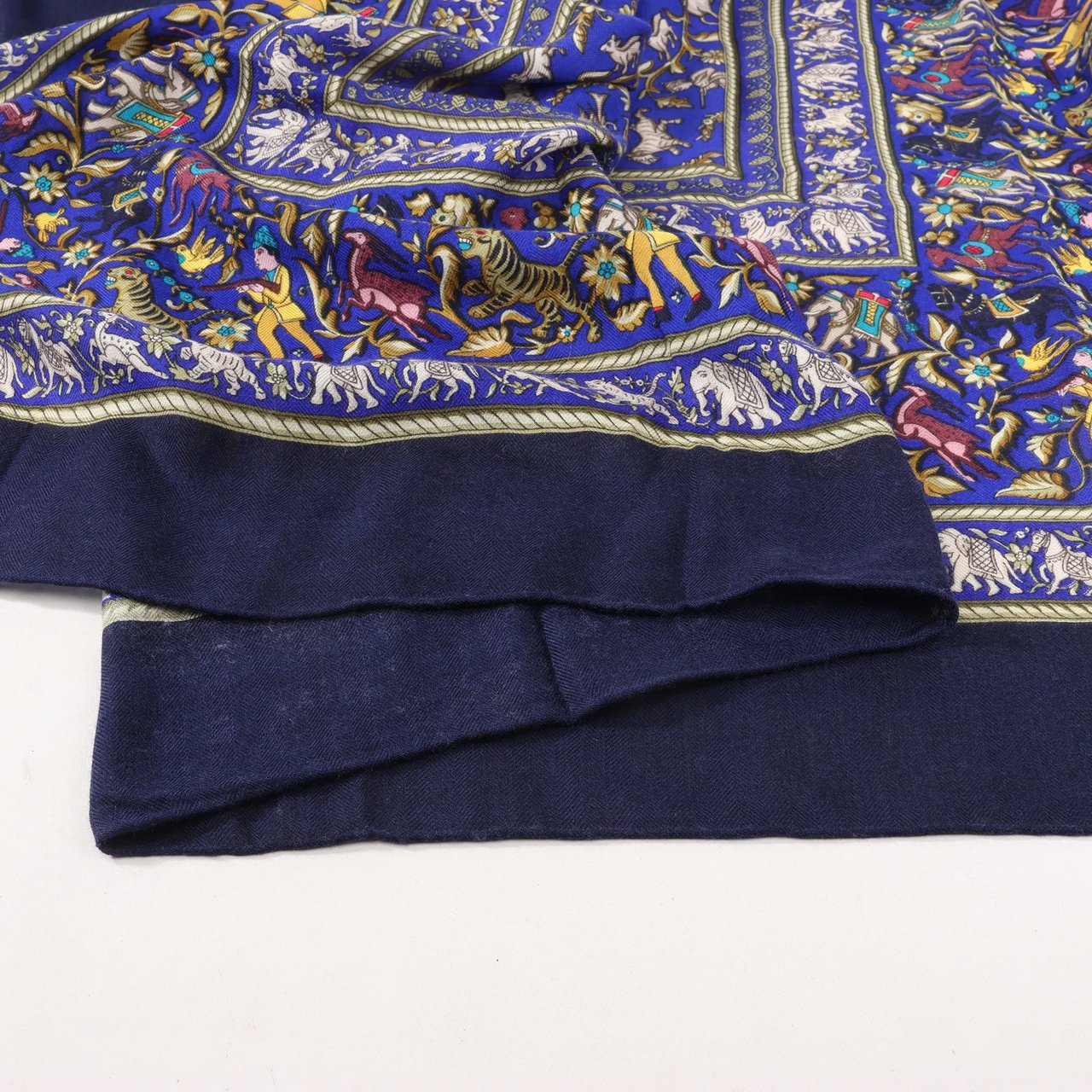 Hermès Hermès Carré Géant "CHASSE EN INDE" Cashmere & Silk Scarf in in Navy Blue Blauw