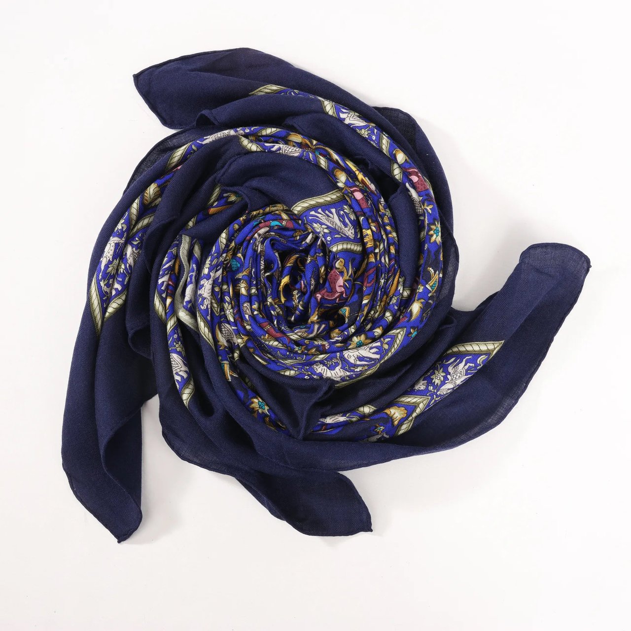 Hermès Hermès Carré Géant "CHASSE EN INDE" Cashmere & Silk Scarf in in Navy Blue Blauw