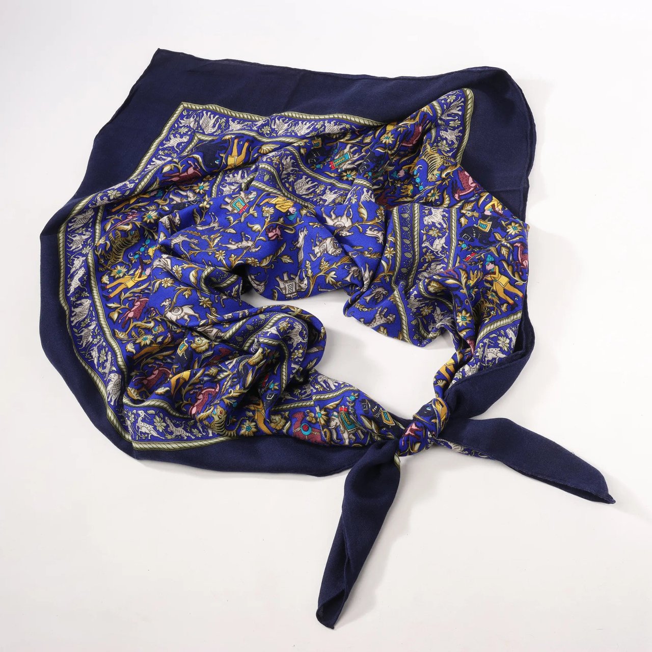 Hermès Hermès Carré Géant "CHASSE EN INDE" Cashmere & Silk Scarf in in Navy Blue Blauw