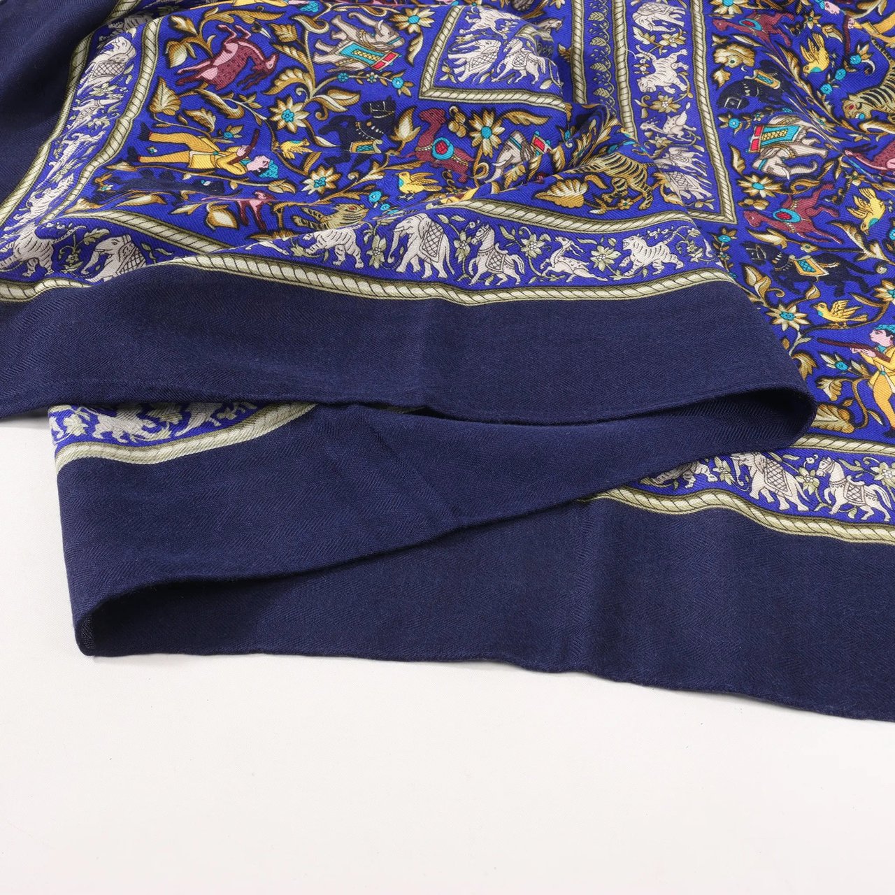 Hermès Hermès Carré Géant "CHASSE EN INDE" Cashmere & Silk Scarf in in Navy Blue Blauw