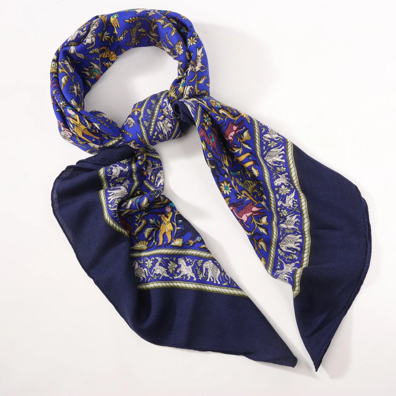 Hermès Hermès Carré Géant "CHASSE EN INDE" Cashmere & Silk Scarf in in Navy Blue Blauw