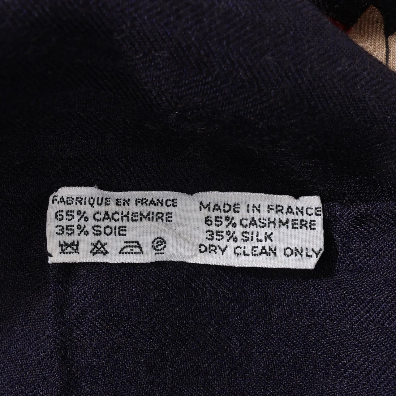 Hermès Hermès Carré Géant "L'INSTRUCTION DUROY" Cashmere & Silk Scarf in in Navy Blue x Red Blauw