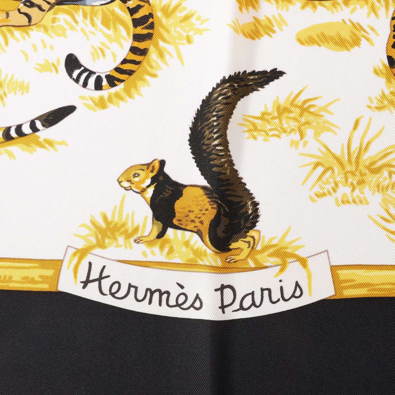 Hermès Hermès Carré 90 "tendresse feline" Silk handkerchief in Black x Yellow Geel