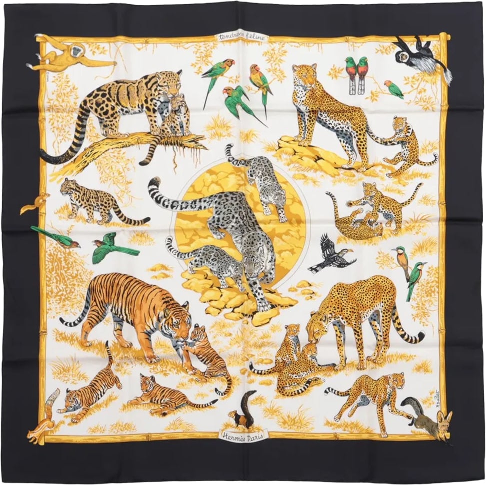 Hermès Hermès Carré 90 "tendresse feline" Silk handkerchief in Black x Yellow Geel