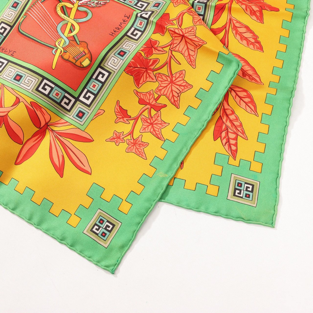 Hermès Hermès Carré 90 "MUSIQUE DES DIEUX" Silk handkerchief in Orange x Green Oranje