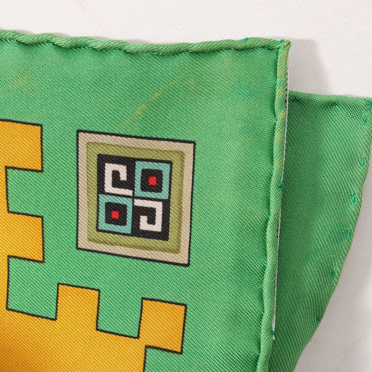 Hermès Hermès Carré 90 "MUSIQUE DES DIEUX" Silk handkerchief in Orange x Green Oranje